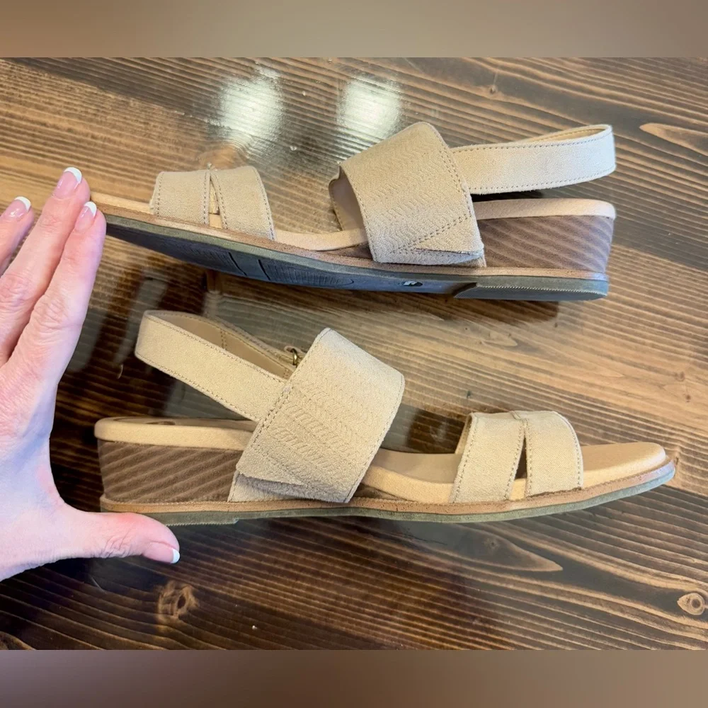 Dr. Scholls comfortable tan